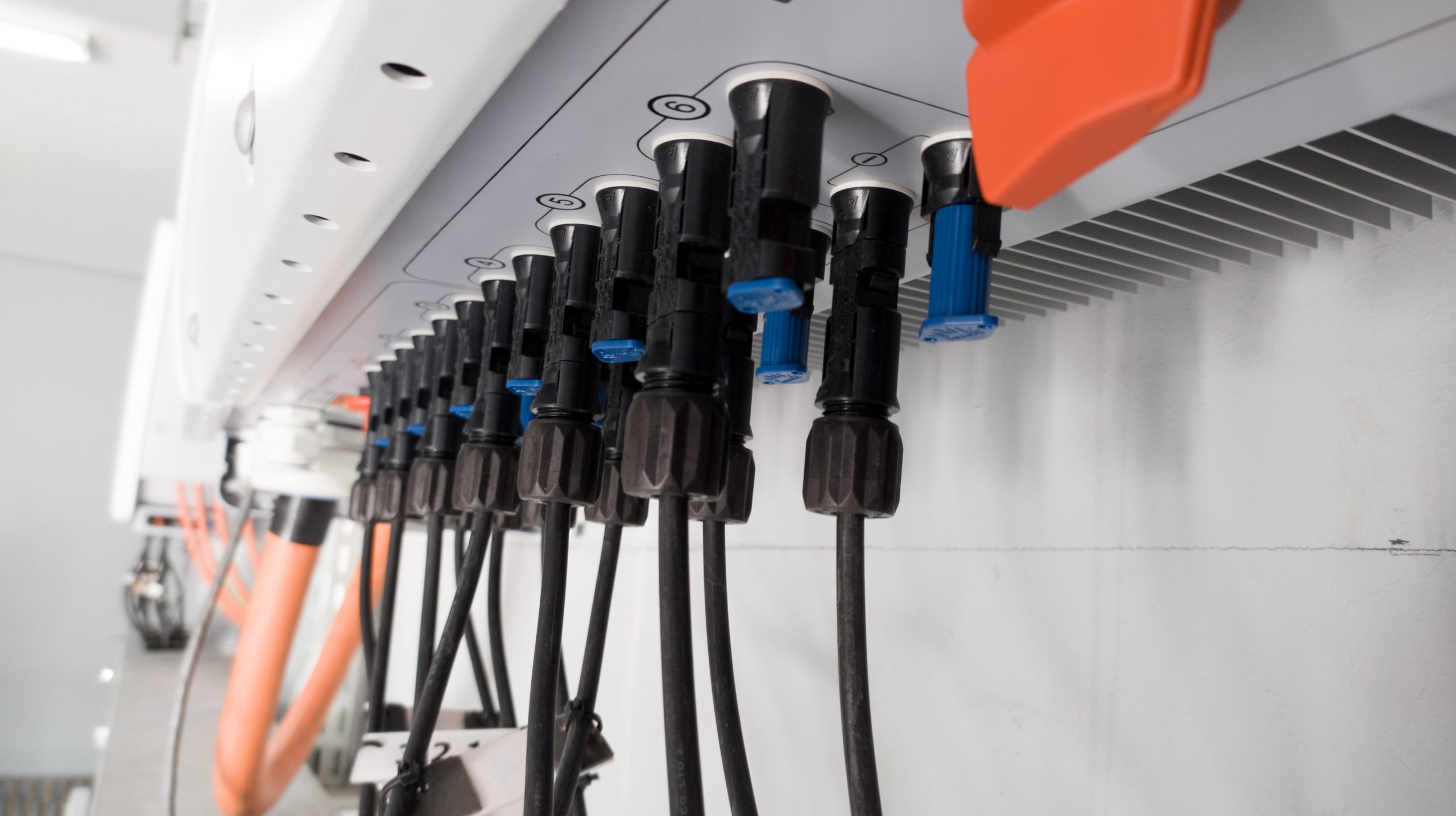 Ainarq | FOTOVOLTAICA Y CARGADORES ELECTRICOS